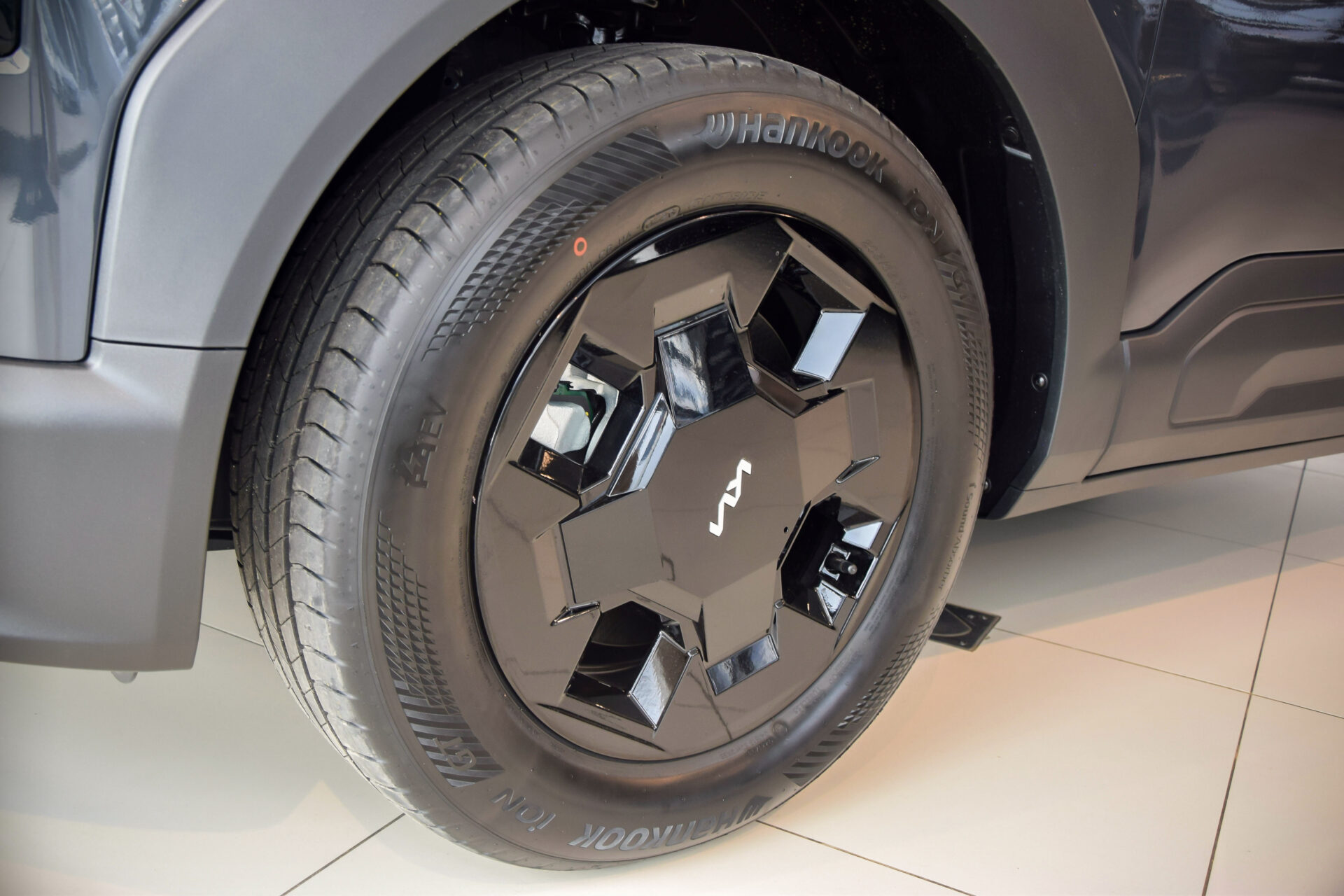 koło kia ev2 opona hankook z bliska