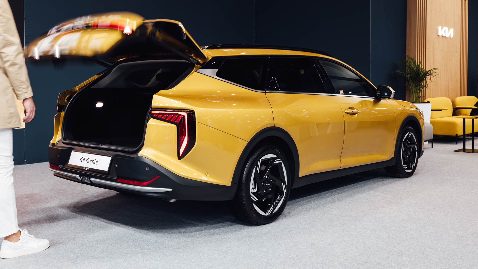 kia k4 kombi tył bagażnik poznań 2026